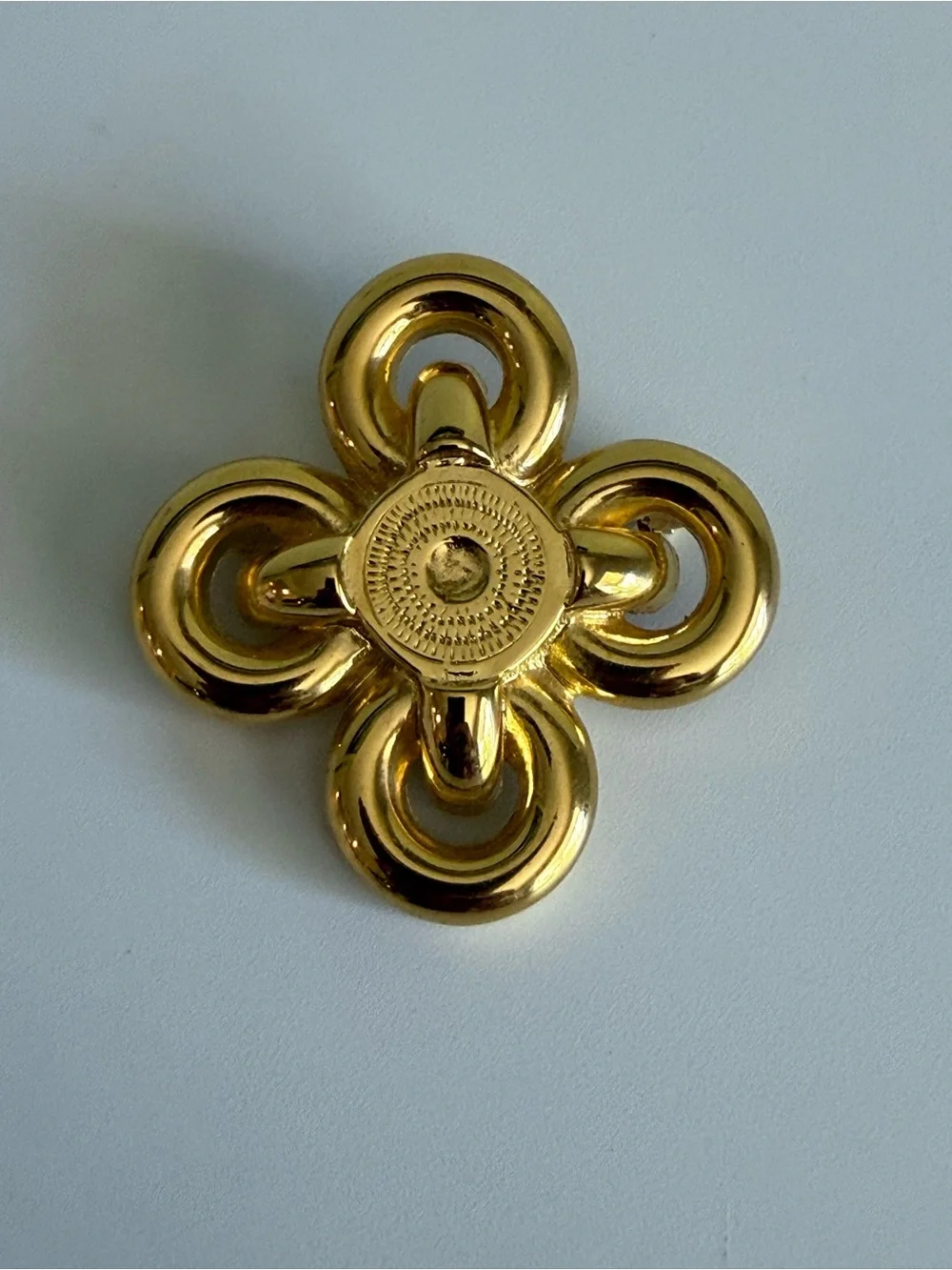 Joan Rivers Gold Flower pin Brooch